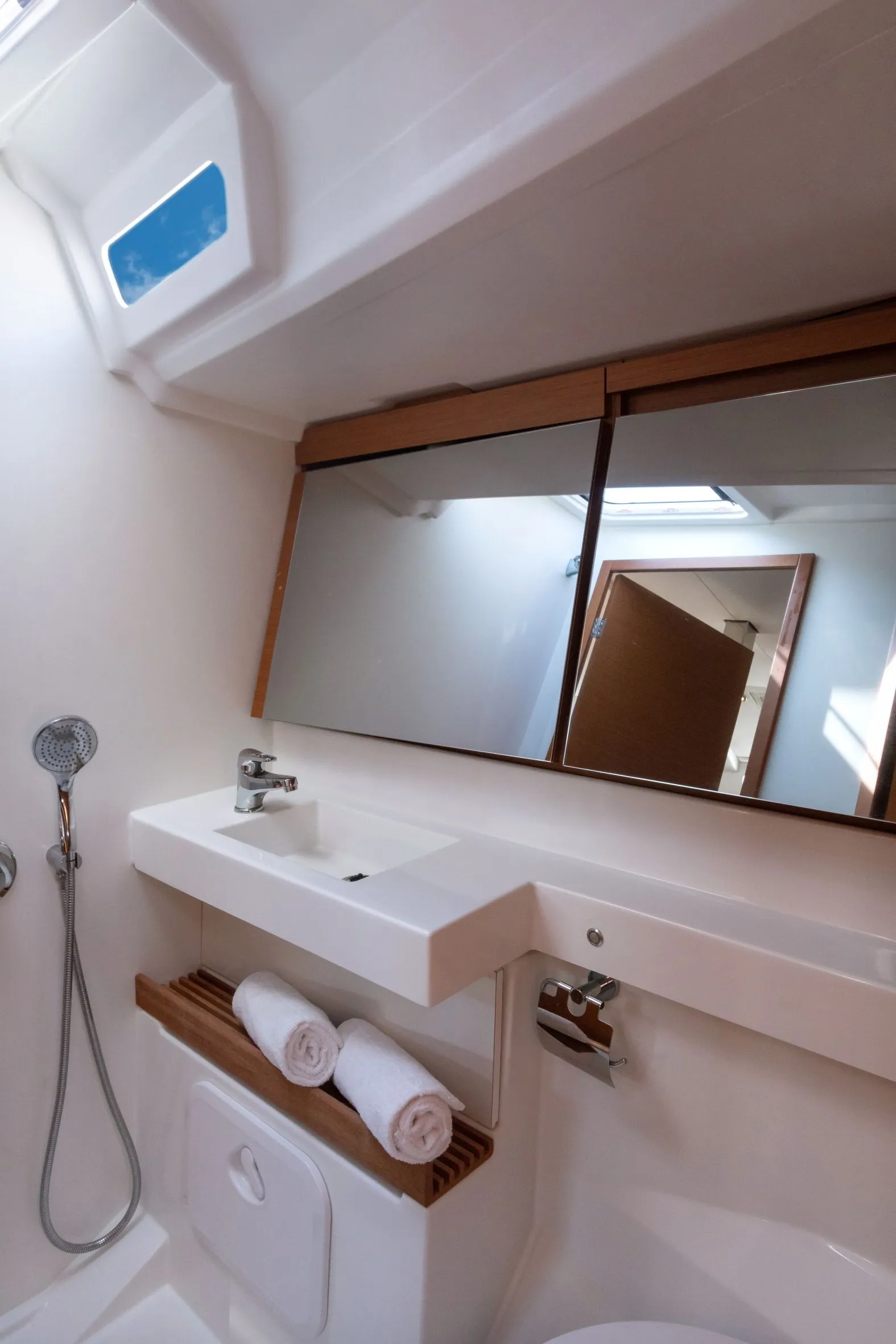 Diana Charterboot - 4