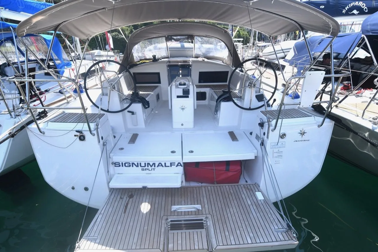 Boot - Charter a 13.39m Jeanneau Sun Odyssey 440 in Dubrovnik