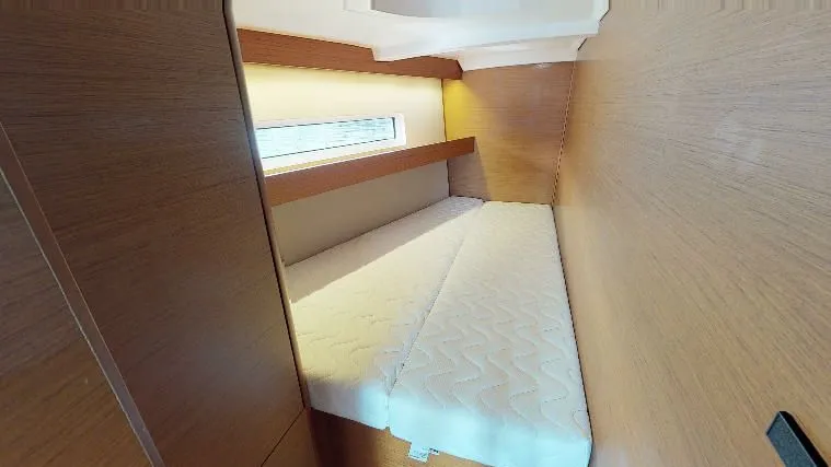 Boot - Rent a 13m Jeanneau Sun Odyssey 440 Sailing Yacht in Denia