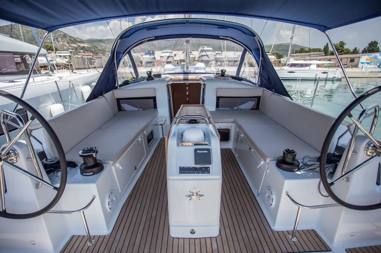 Rent a 13.39m Sailing Yacht Jeanneau Sun Odyssey 440 in Palma de Mallorca