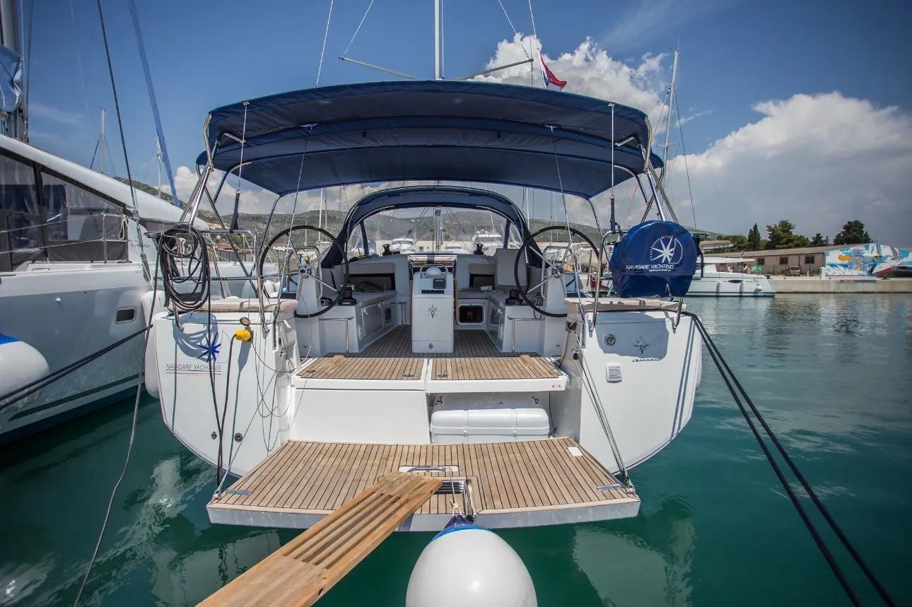 Rent a 13.39m Sailing Yacht Jeanneau Sun Odyssey 440 in Palma de Mallorca