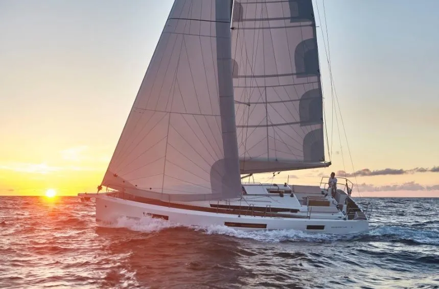 Quemarau 5 Charter Boat