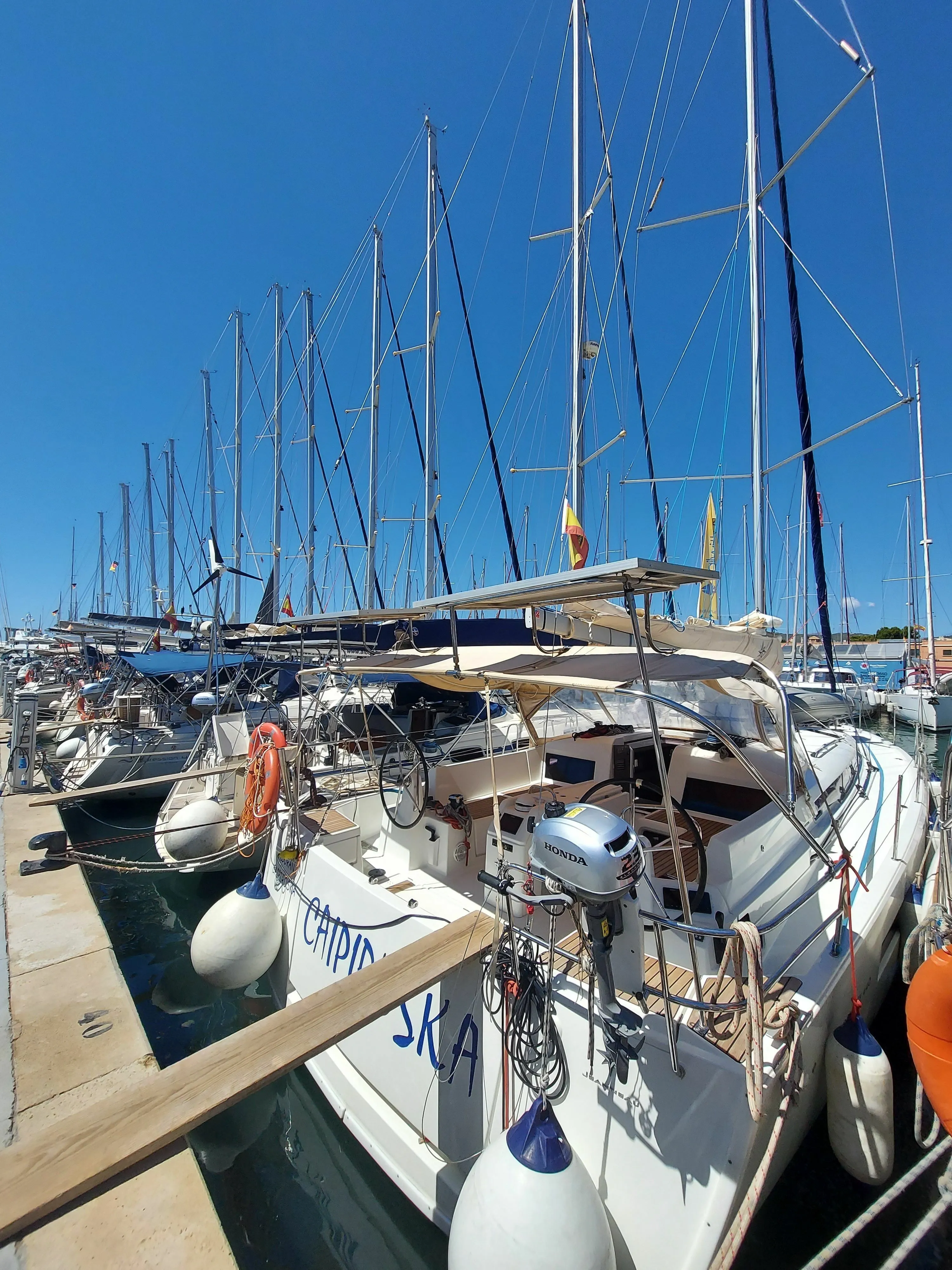 Explore Las Galletas on a 14.42m 4 Cabin Sailing Yacht Rental