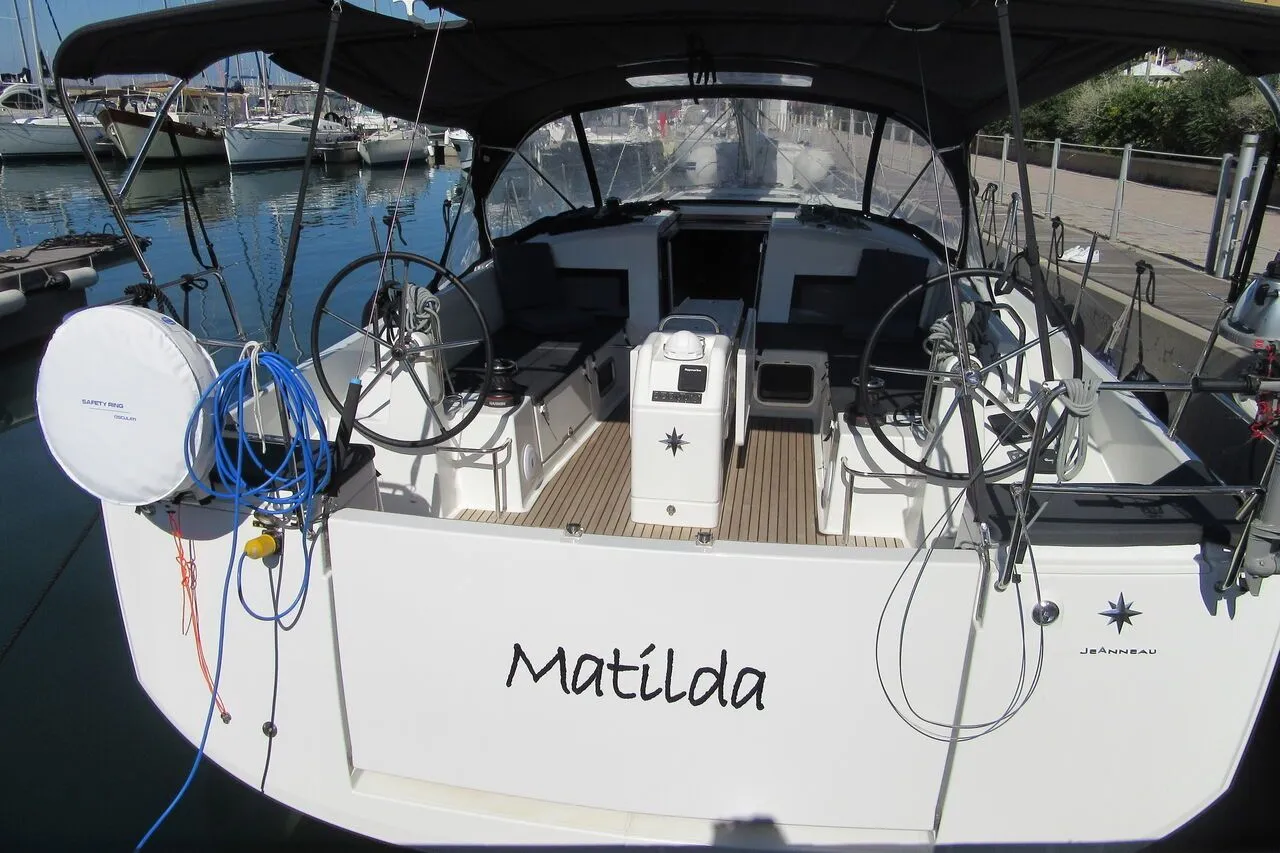 Rent a 13m Boat in San Vincenzo