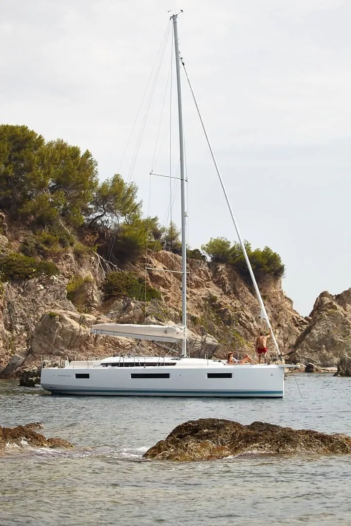 Charter a 13.4m Sailing Yacht Jeanneau Sun Odyssey 440 in Piombino
