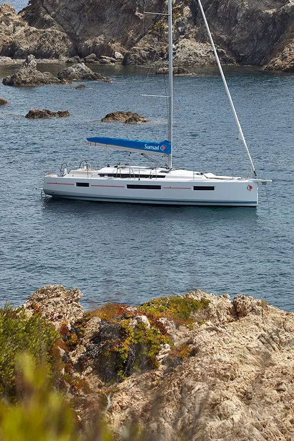 Rent a 13.39m Sailing Yacht in Uturoa