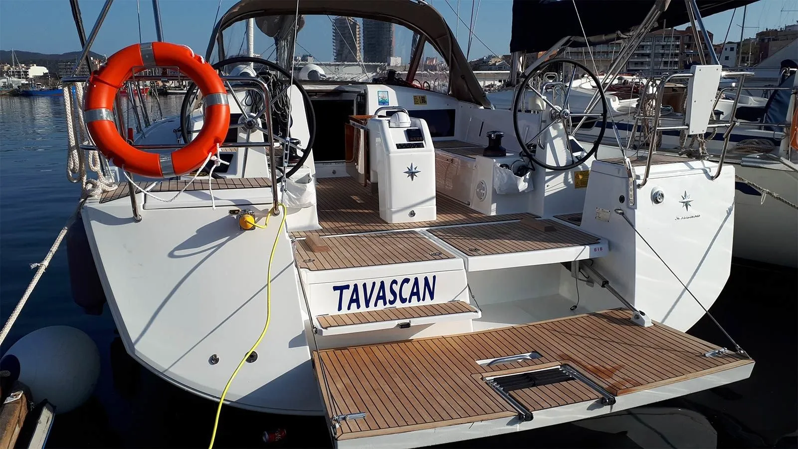 Rent a 13m Jeanneau Sun Odyssey 440 Sailing Yacht in Palamos