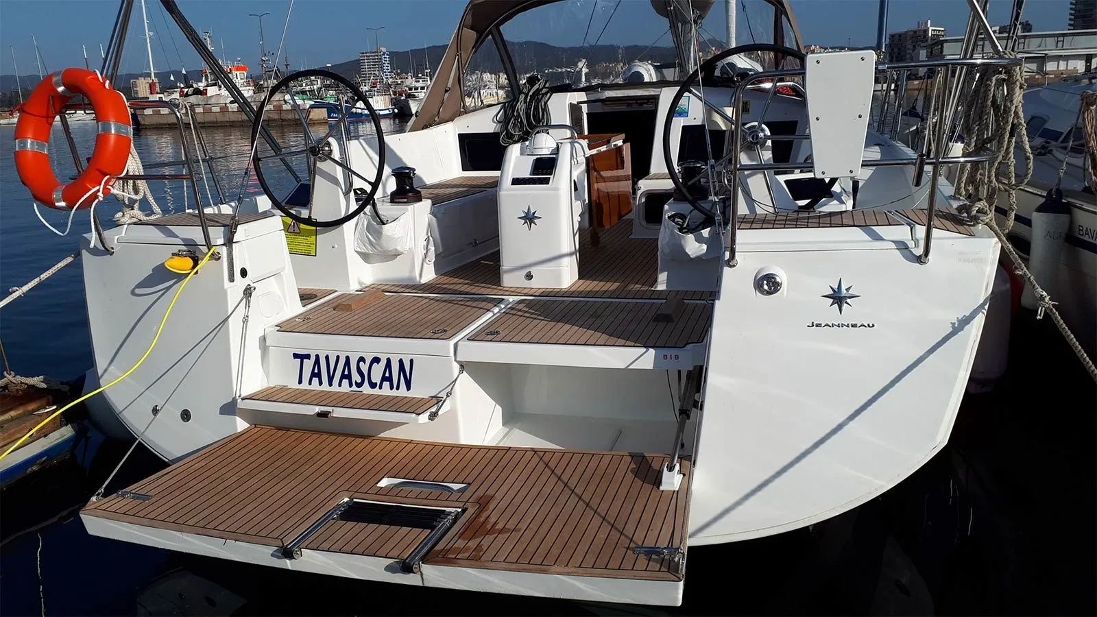 Rent a 13m Jeanneau Sun Odyssey 440 Sailing Yacht in Palamos