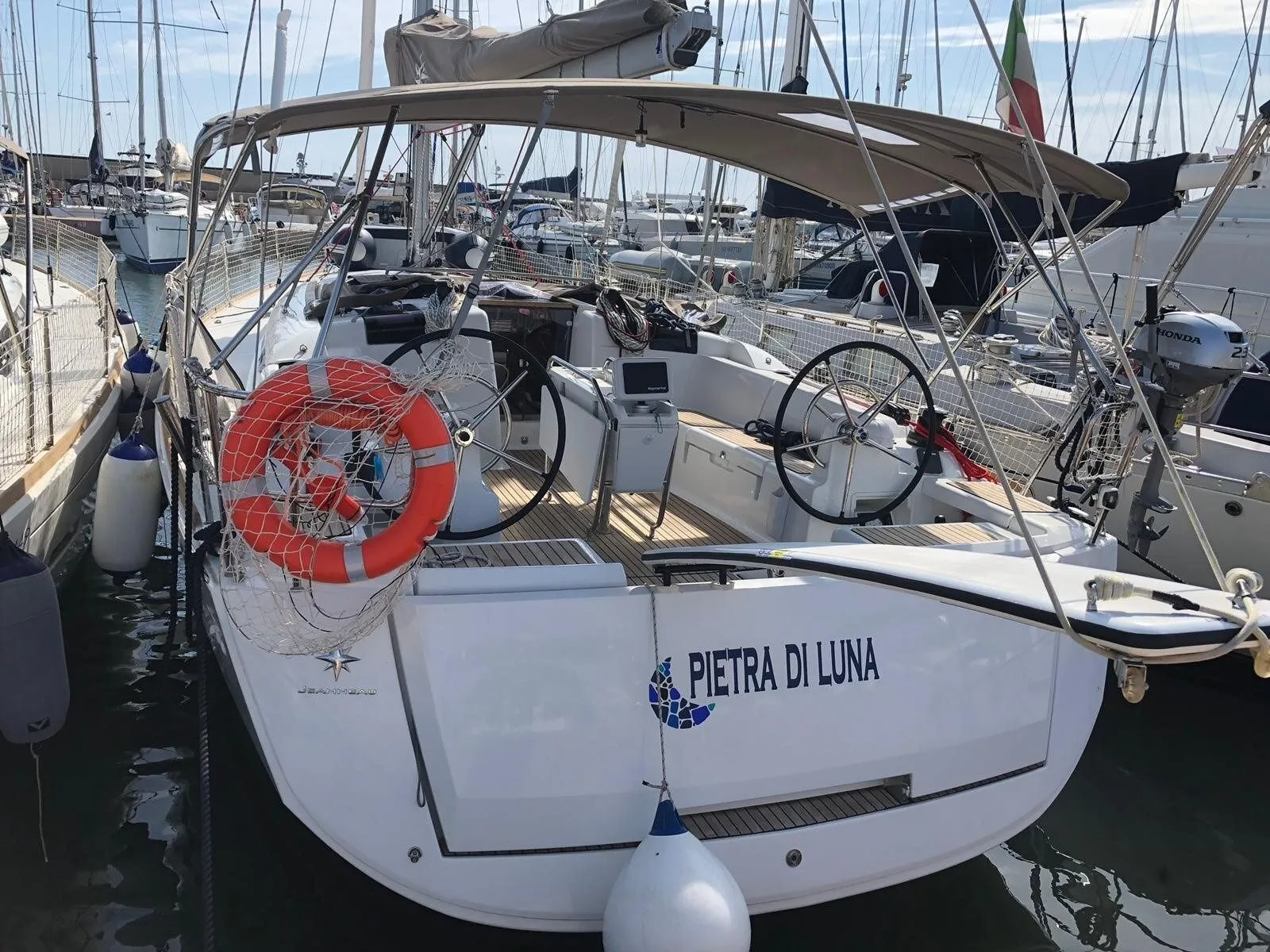 Rent a 13.76m Jeanneau Sun Odyssey 449 in Castiglioncello