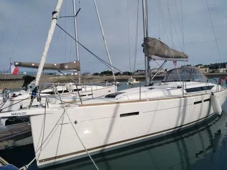 Rent a 13.76m Jeanneau Sun Odyssey 449 in Saint Malo