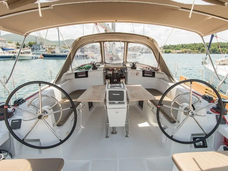 Elissa Charterboot - 3