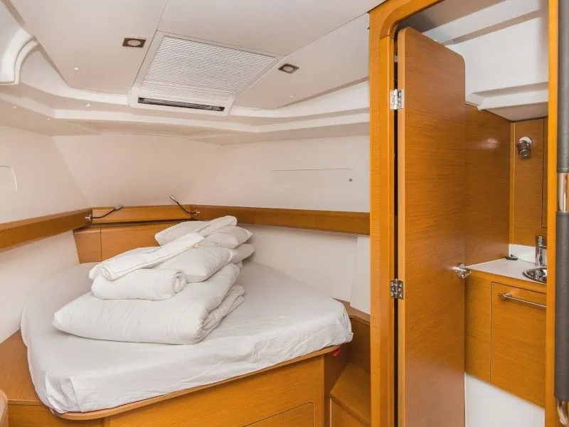 Elissa Charterboot - 5