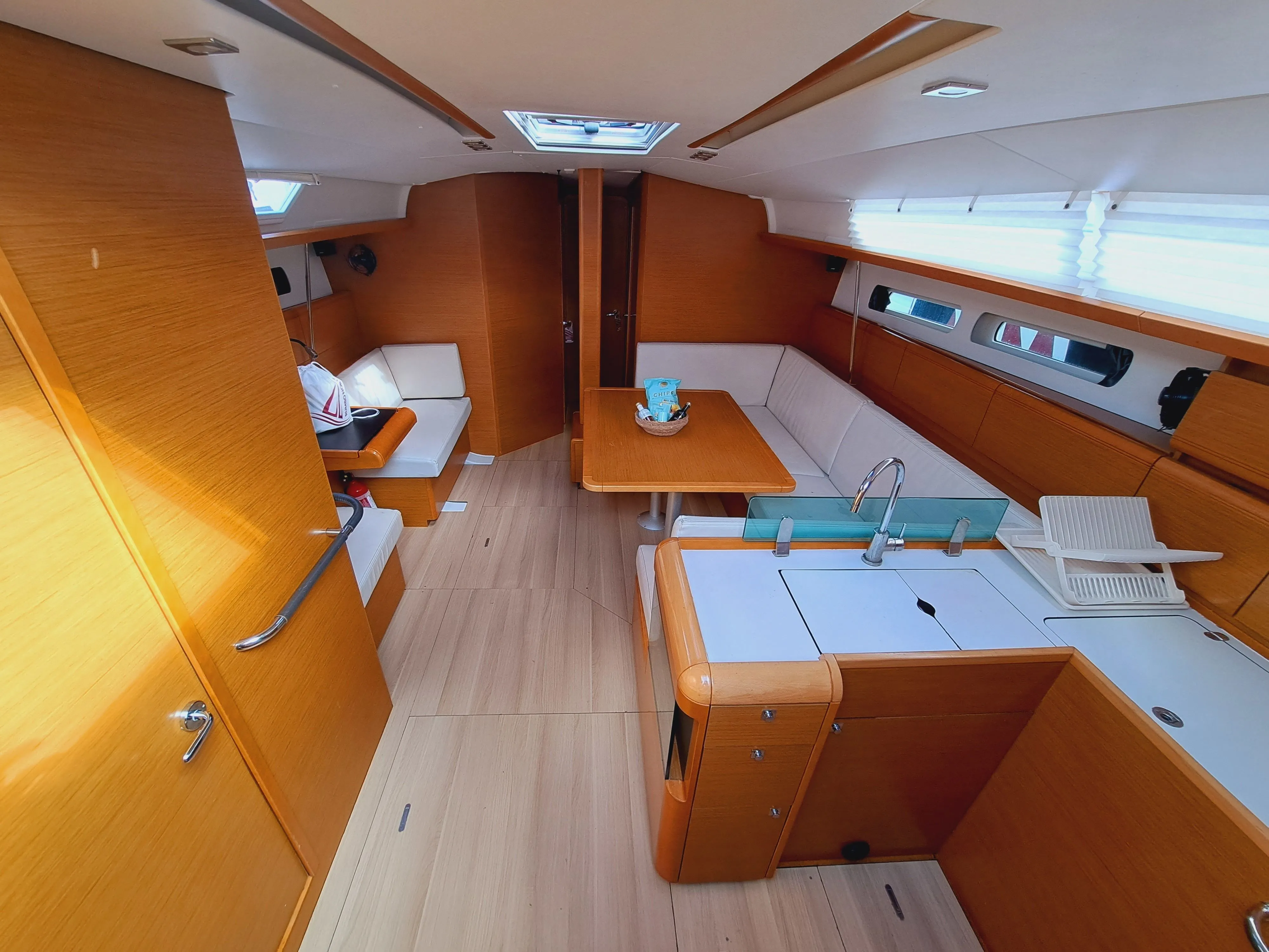 Mientras Tanto Charter Boat