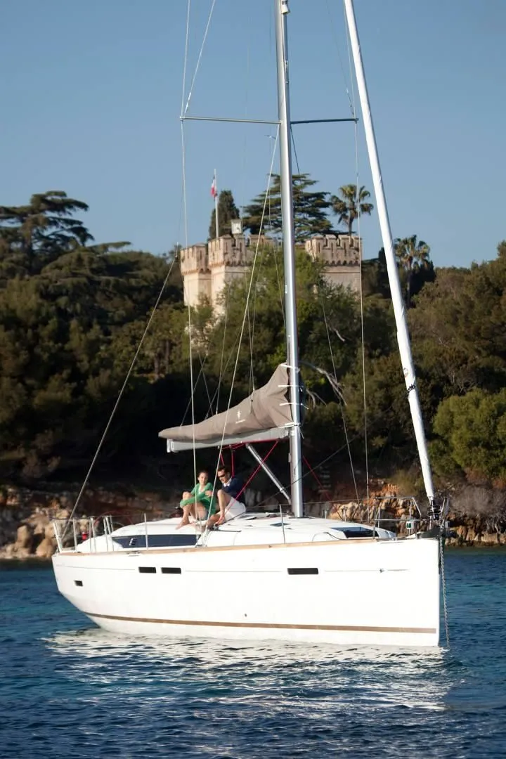 Charter a 13.34m Jeanneau Sun Odyssey 449 Sailing Yacht in Corfu Town