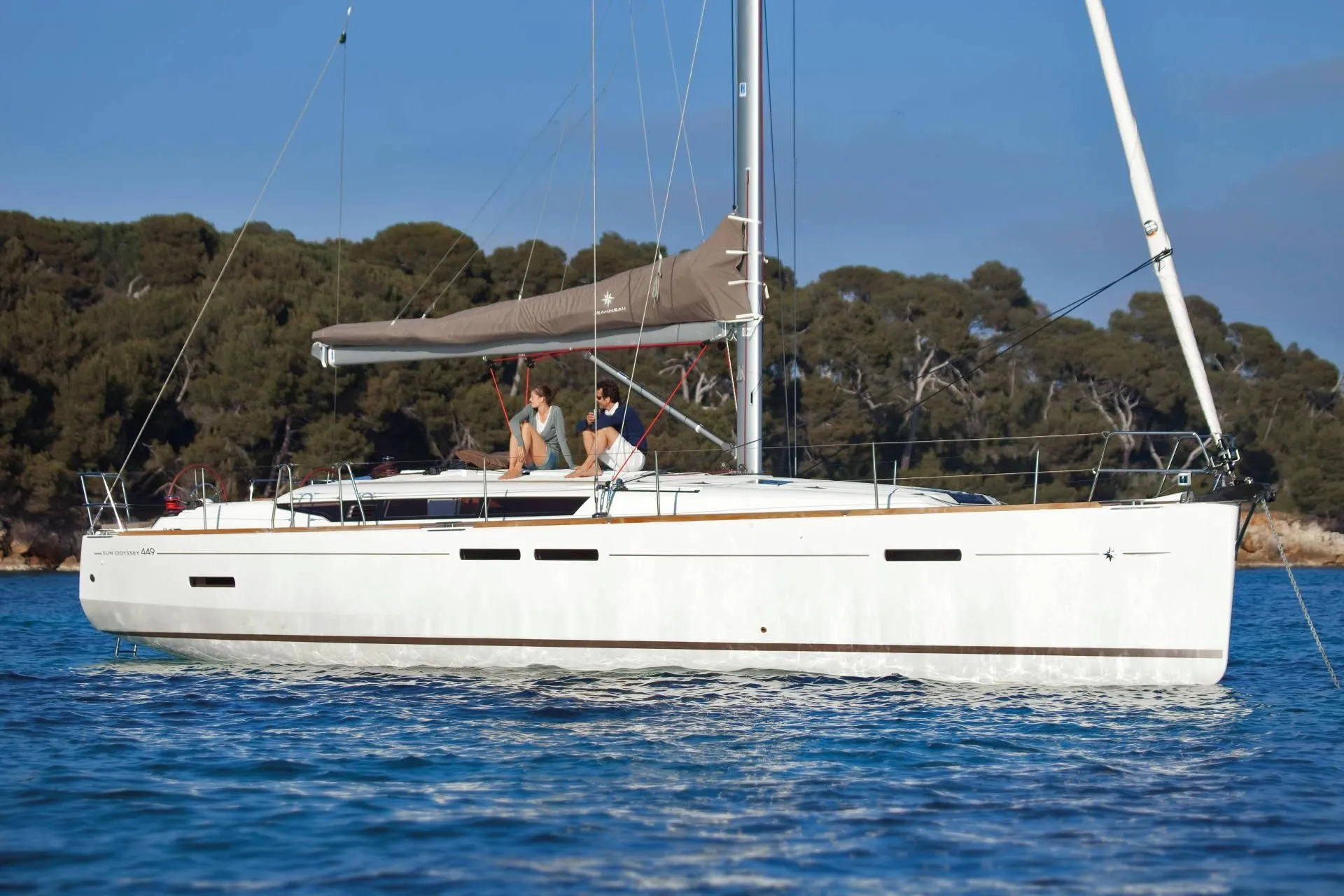 Explore Nieuwpoort on a 13.64m Rental Sailing Yacht Jeanneau Sun Odyssey 449