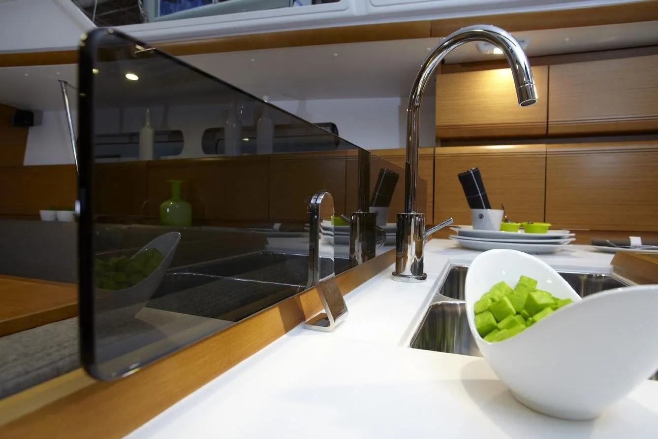Vezad Charter Boat