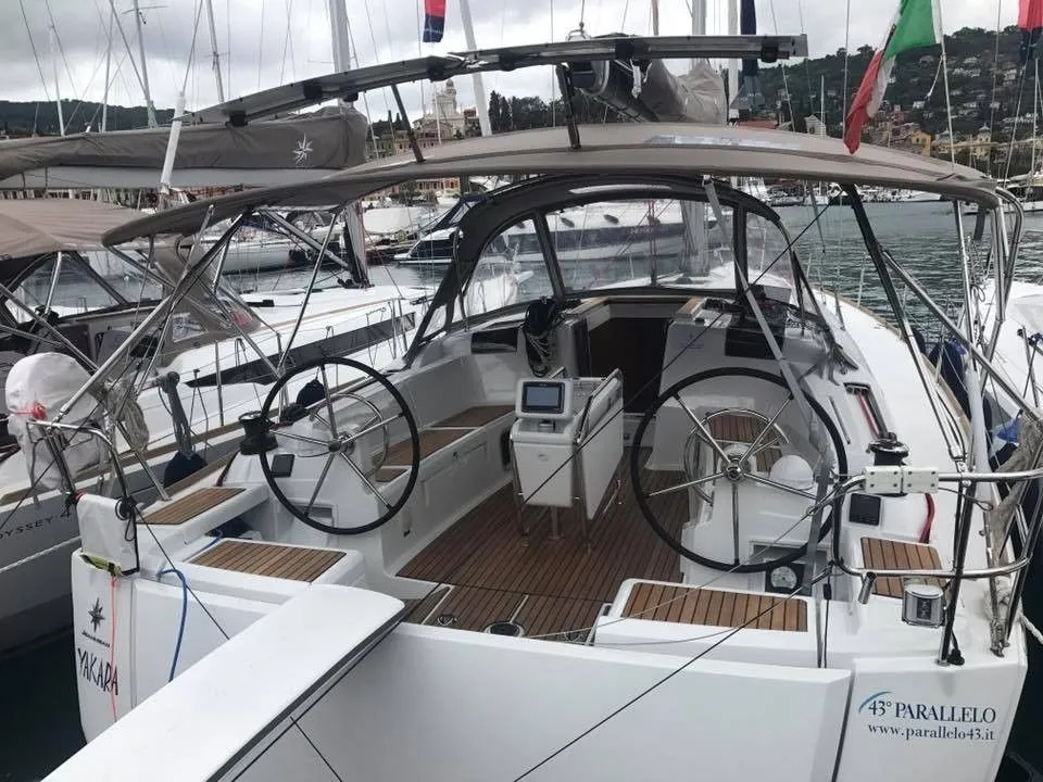 Explore Fezzano on a 13.76m Rental Boat