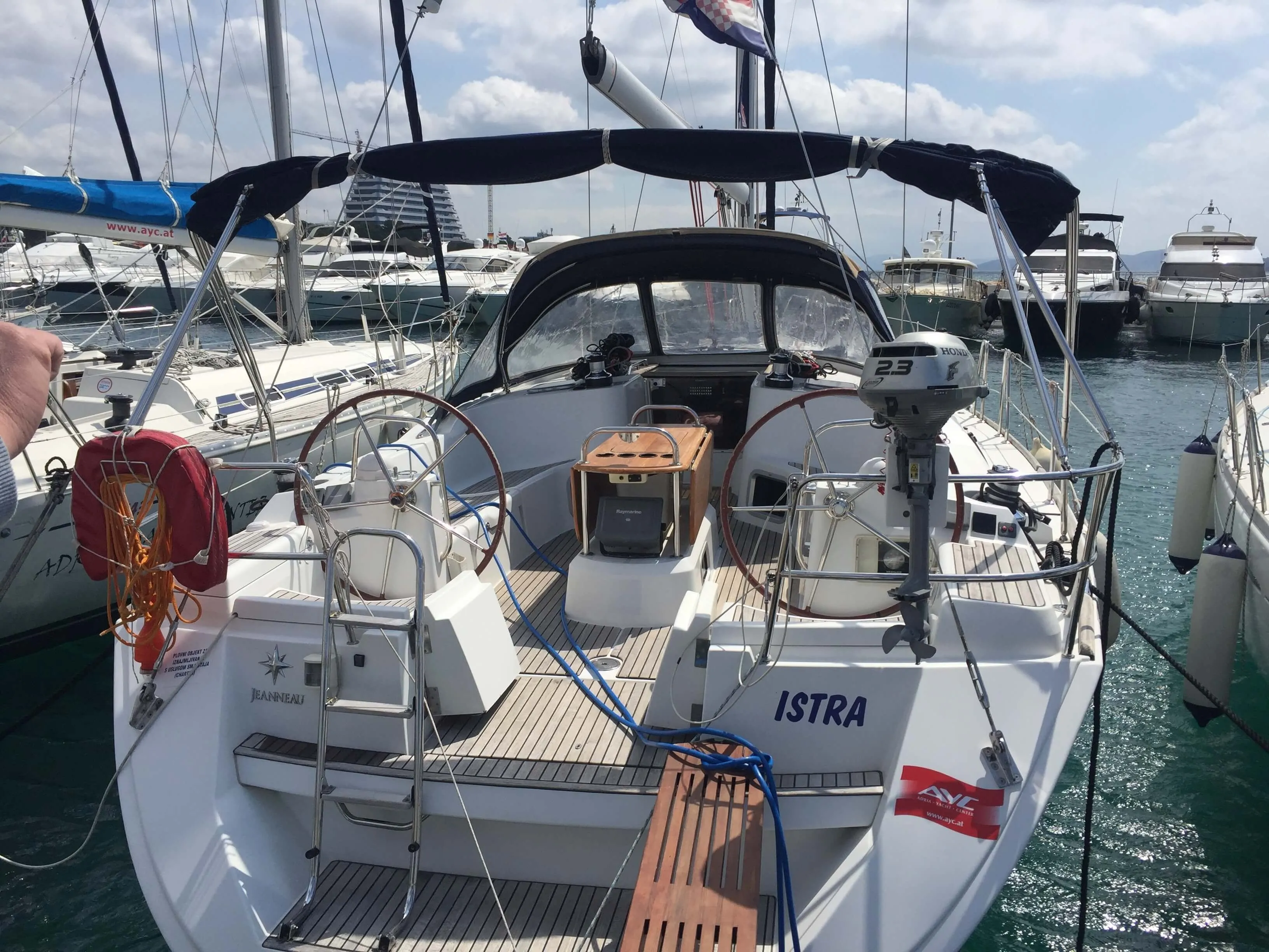 Boot - 13.75m Betina Jeanneau Sun Odyssey 44i Sailing Yacht Hire