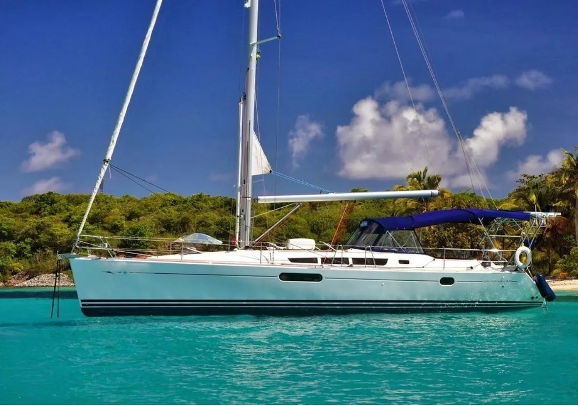 Charter a 13.75m Jeanneau Sun Odyssey 44i Sailing Yacht in Heraklio Town