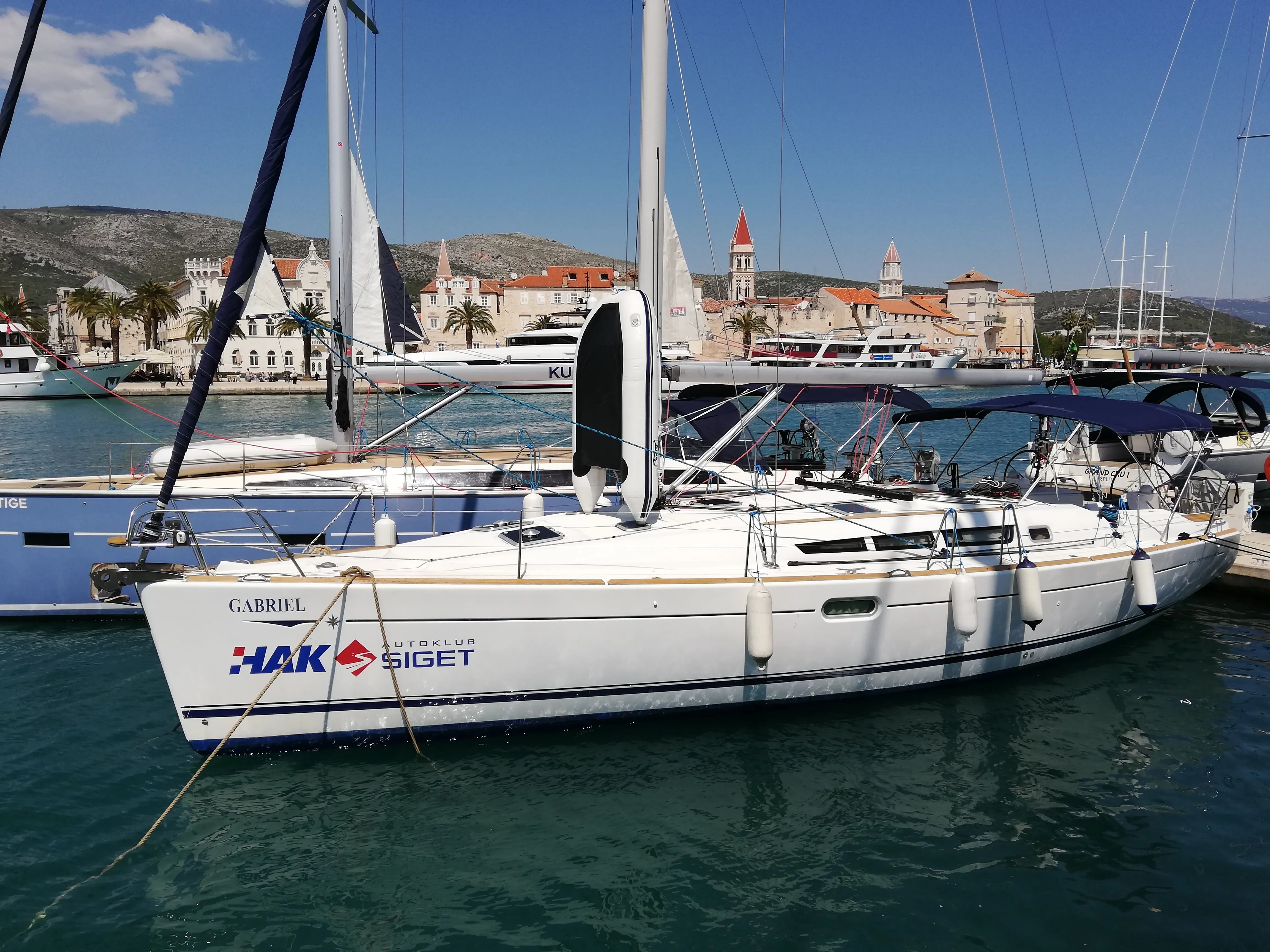 13.72m Marina Sailing Yacht Jeanneau Sun Odyssey 45 Hire