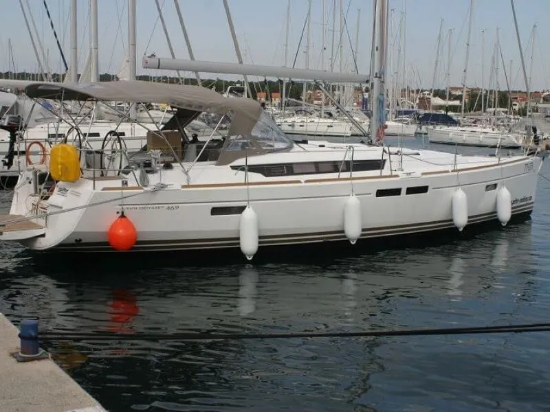 Лодка - Арендуйте 14.05м Jeanneau Sun Odyssey 469 парусная яхта в Афины