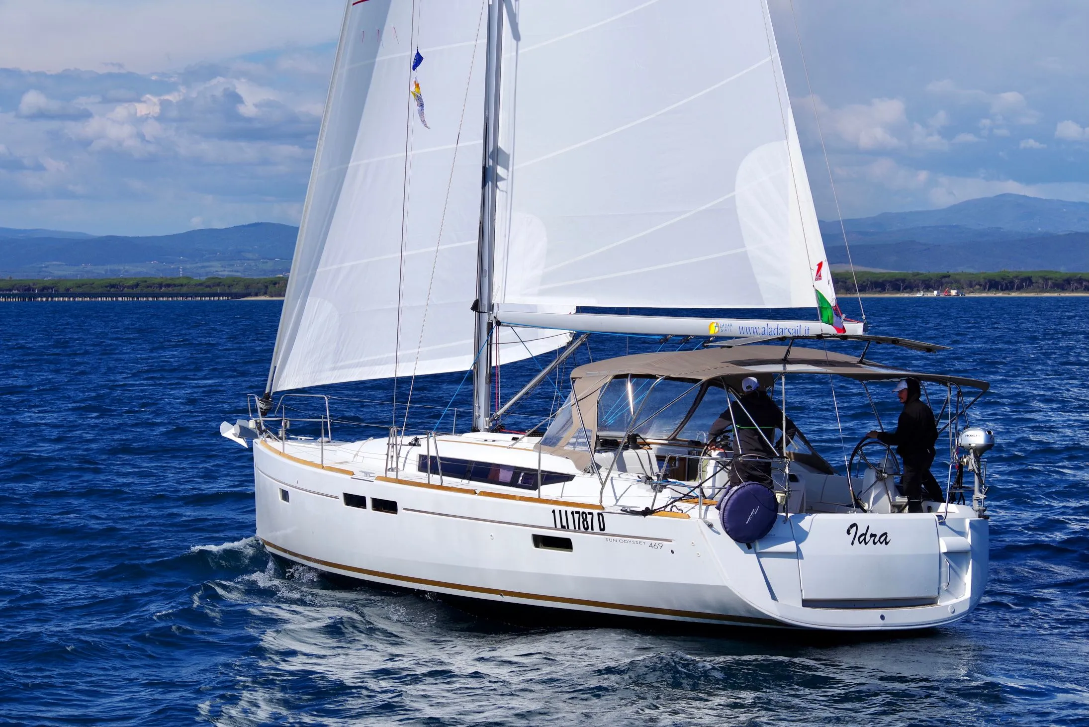 Rent a 14.05m Jeanneau Sun Odyssey 469 Sailing Yacht in Puntone di Scarlino