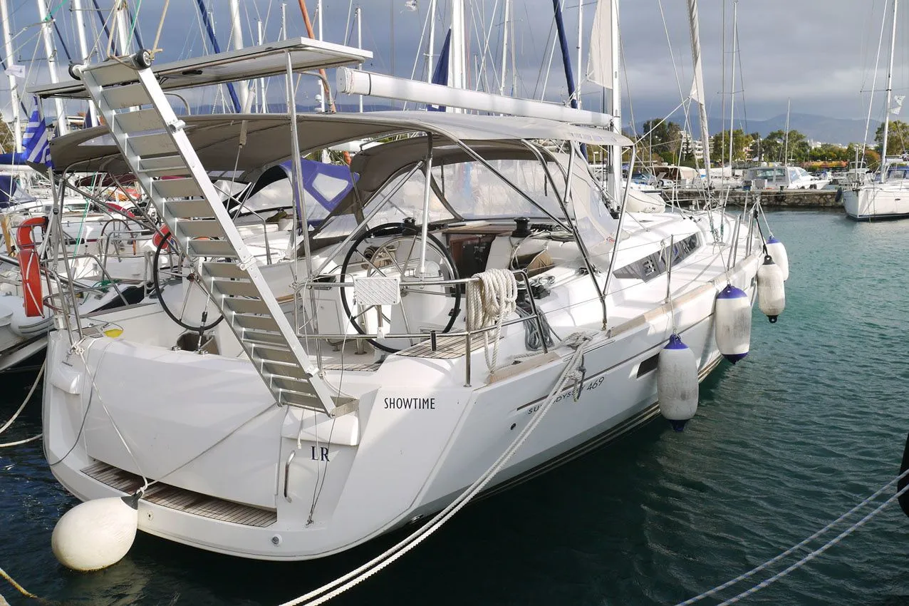Explore Salamina on a 14.05m 4 Cabin Sailing Yacht Rental