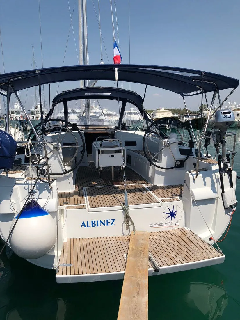 Charter a 14.43m Boat in Elliniko