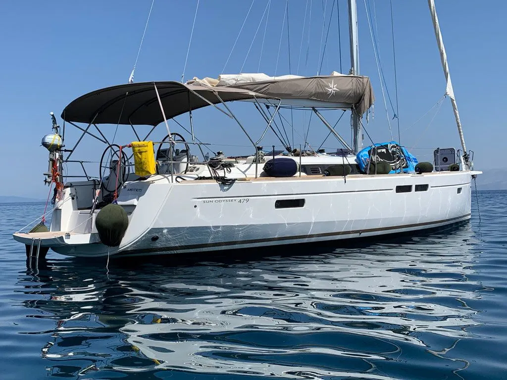 Чартер Amfitriti - 3