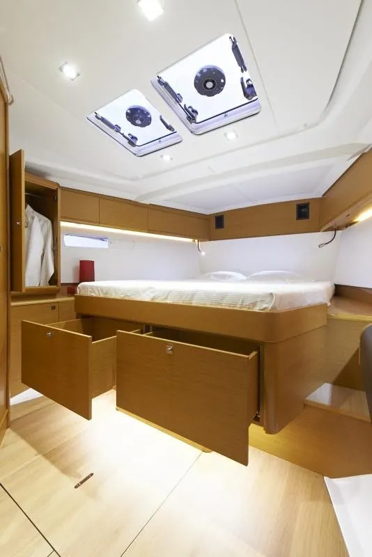YilDun Charter Boat