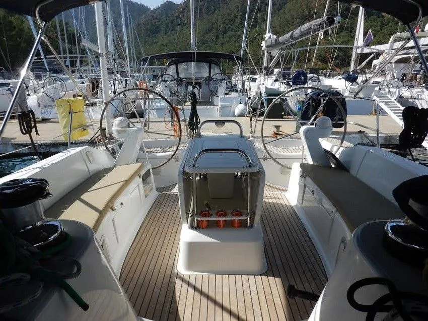 Anna T Charterboot - 4