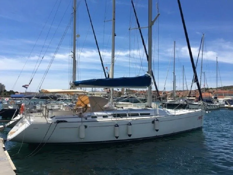 Charter a 14.98m Sailing Yacht in Tribunj