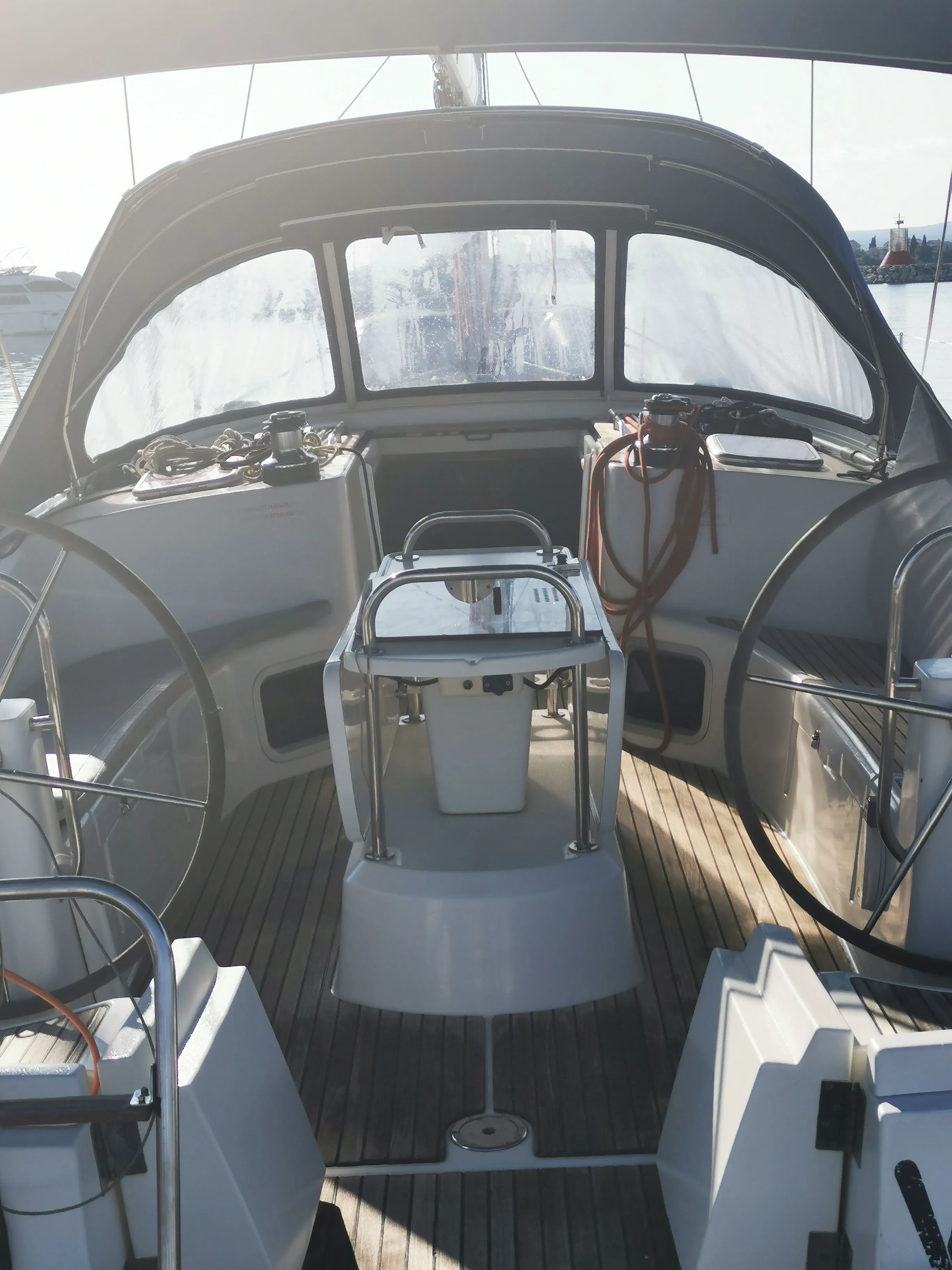 Vila 1 Charter Boat - 4