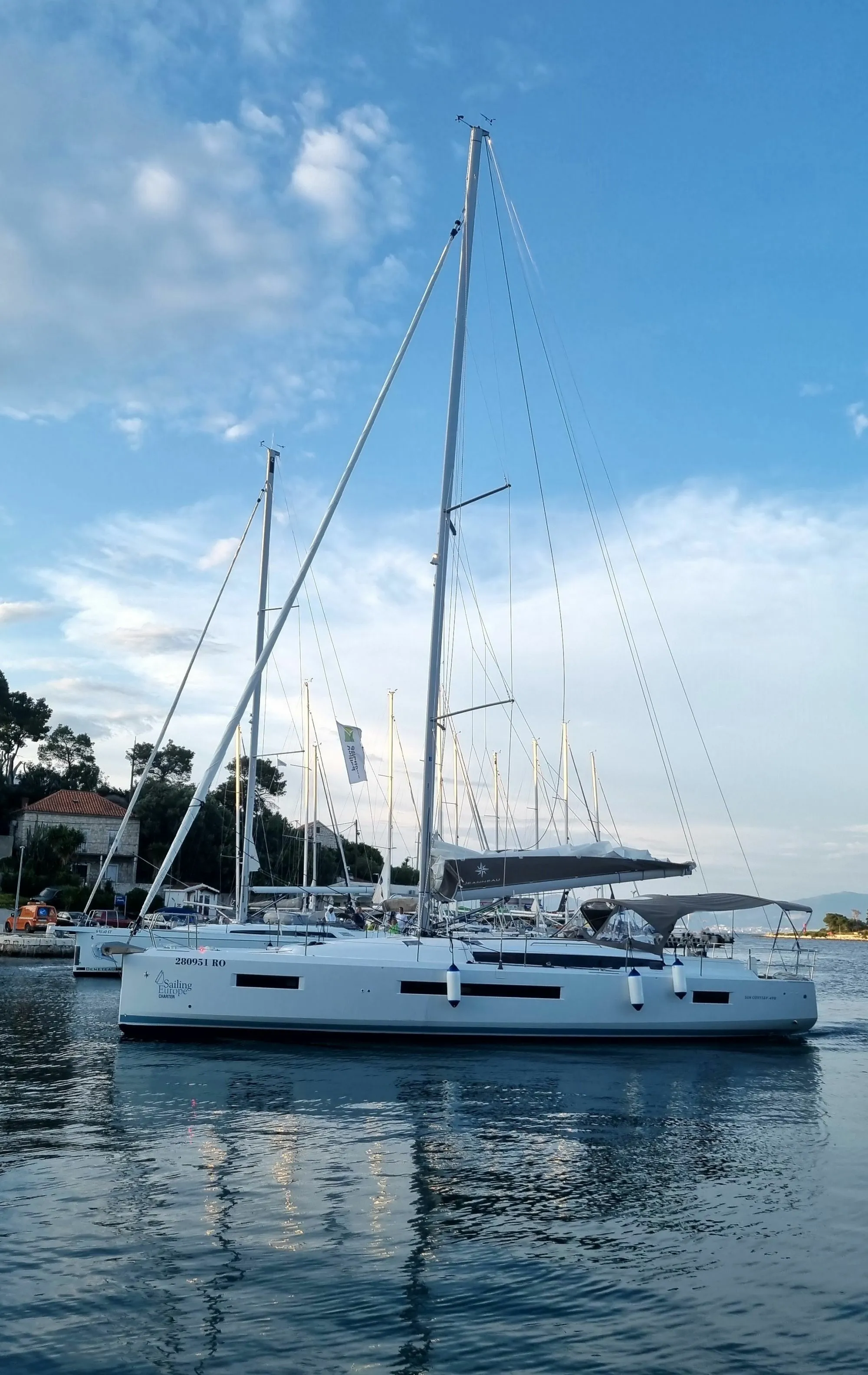 Charter a 14.42m Sailing Yacht in Rogač