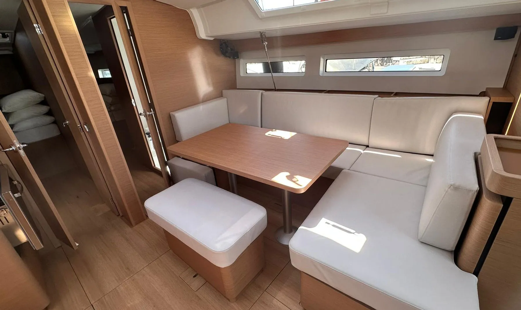 Rent a 14.22m Jeanneau Sun Odyssey 490 in Nettuno