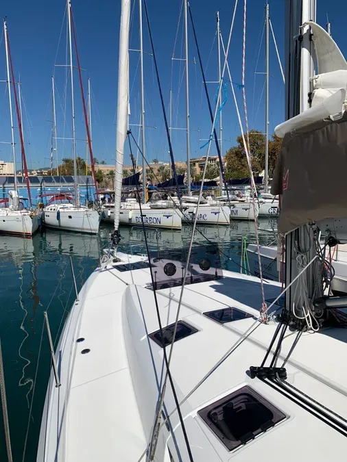 Charter a 13.39m Jeanneau Sun Odyssey 490 in Santa Cruz de Tenerife