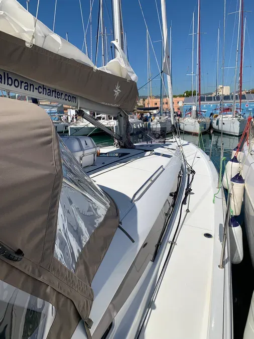 Vino Blanco Charter Boat