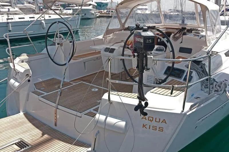 Aqua Kiss Charter Boat - 3
