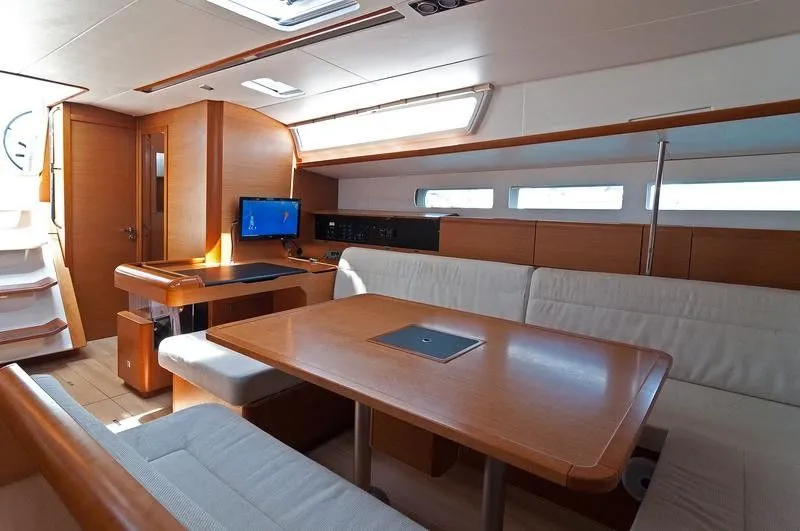 Aqua Kiss Charter Boat - 5