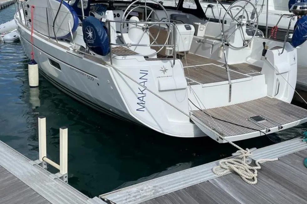 Makani Charter Boat