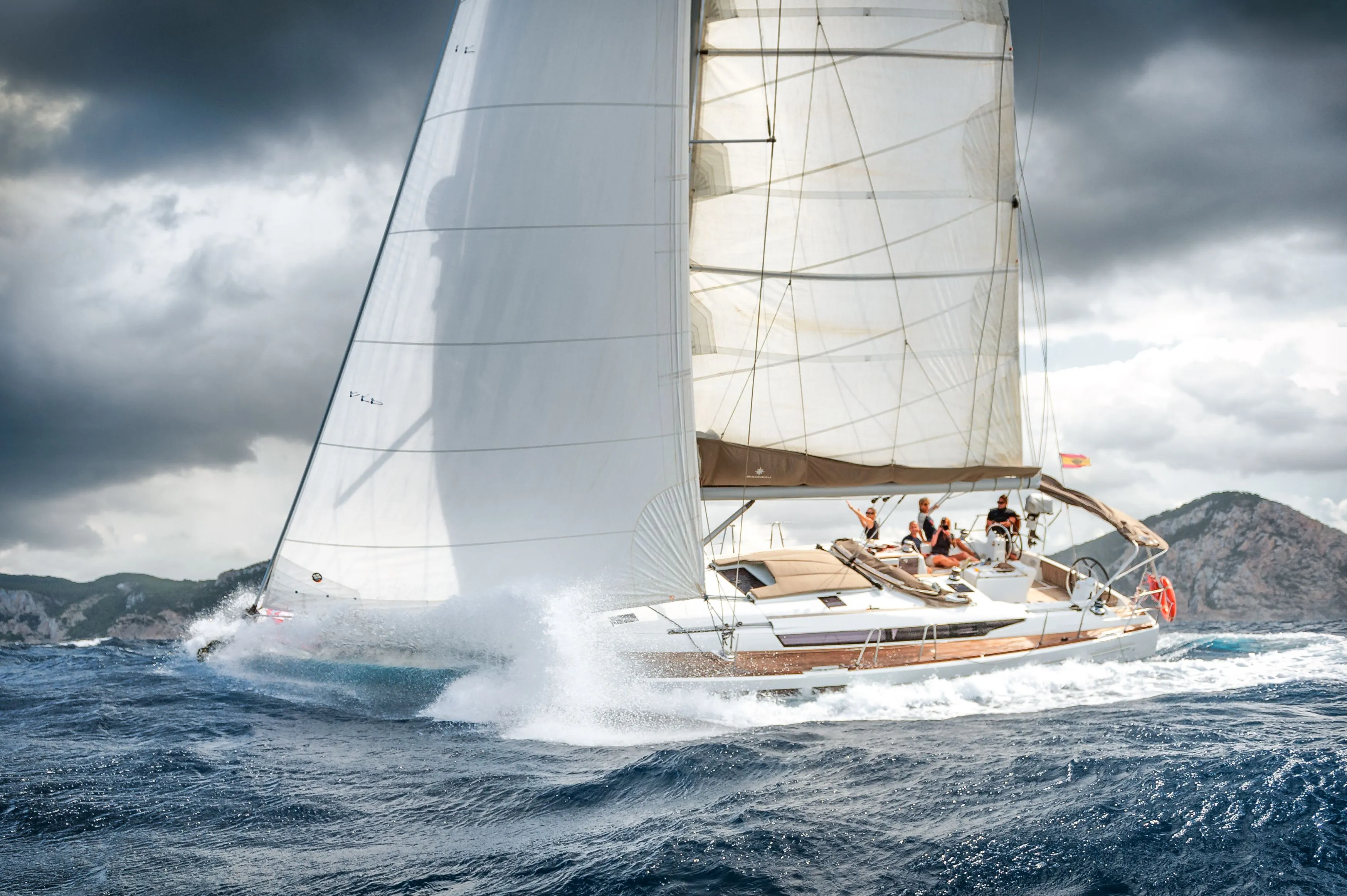 Rent a 15.4m Jeanneau Sun Odyssey 509 in Valencia
