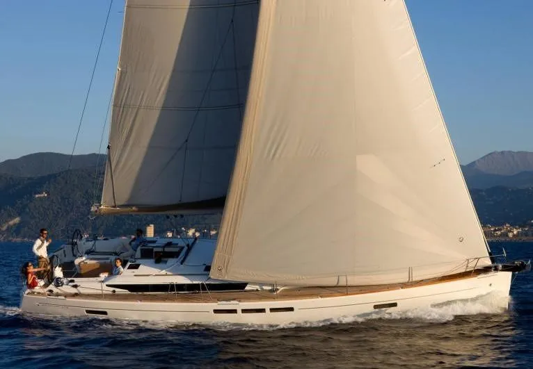 Explore Toulon on a 15.75m Rental Jeanneau Sun Odyssey 519