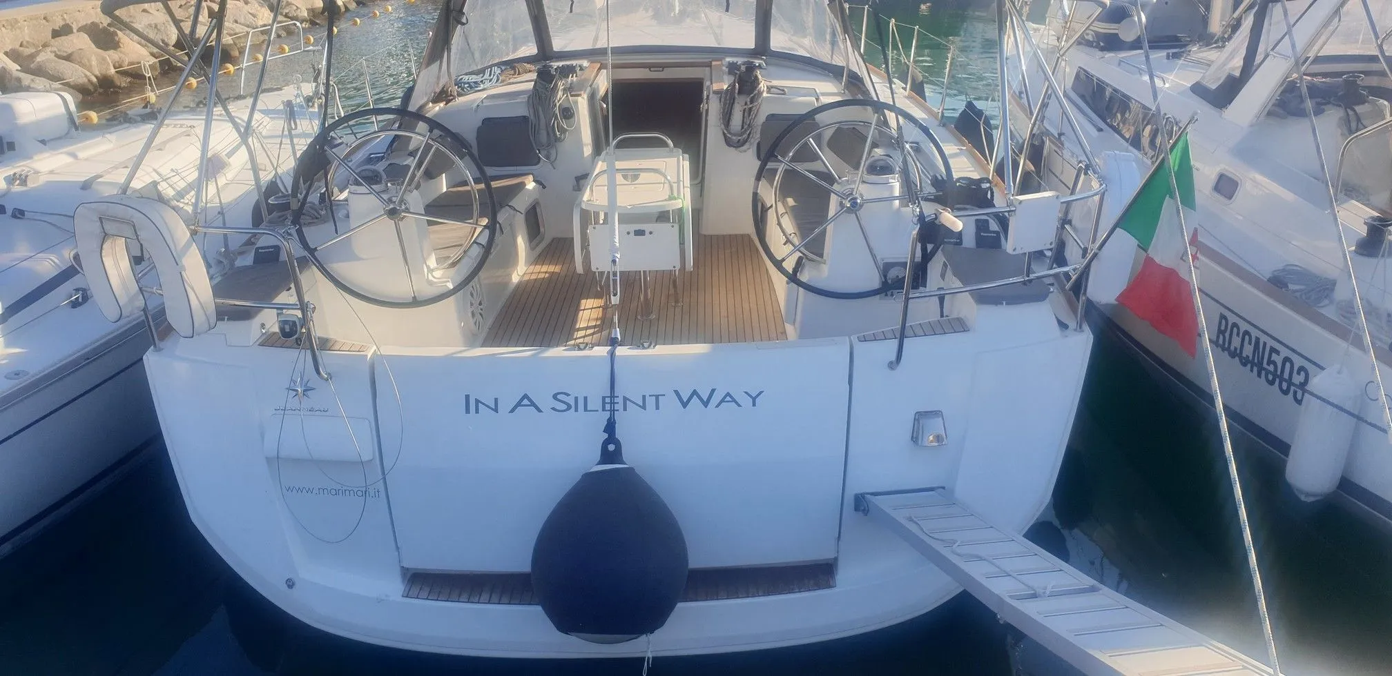 Rent a 15.75m Sailing Yacht Jeanneau Sun Odyssey 519 in Tropea