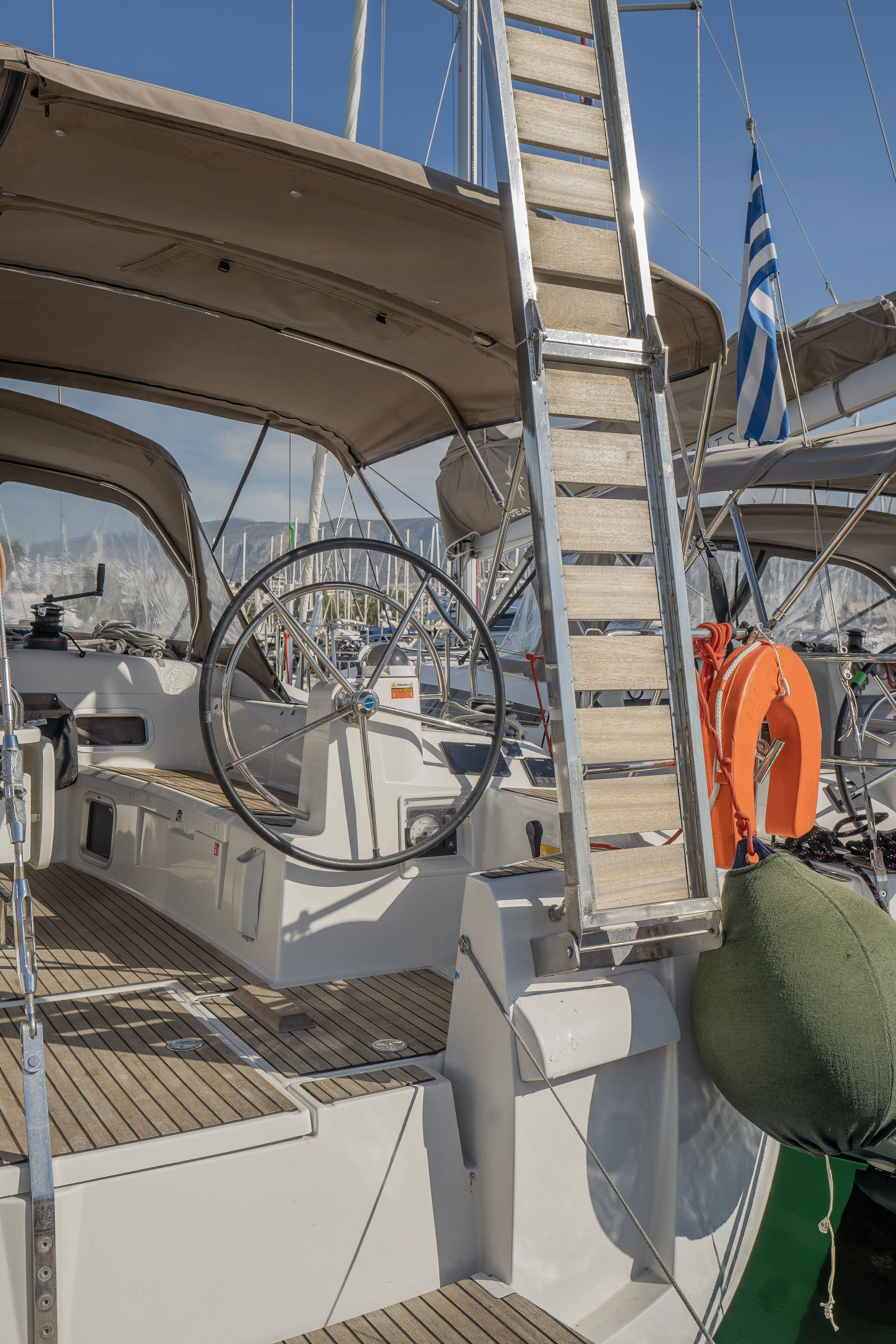 Juicy Lucy Charterboot - 3