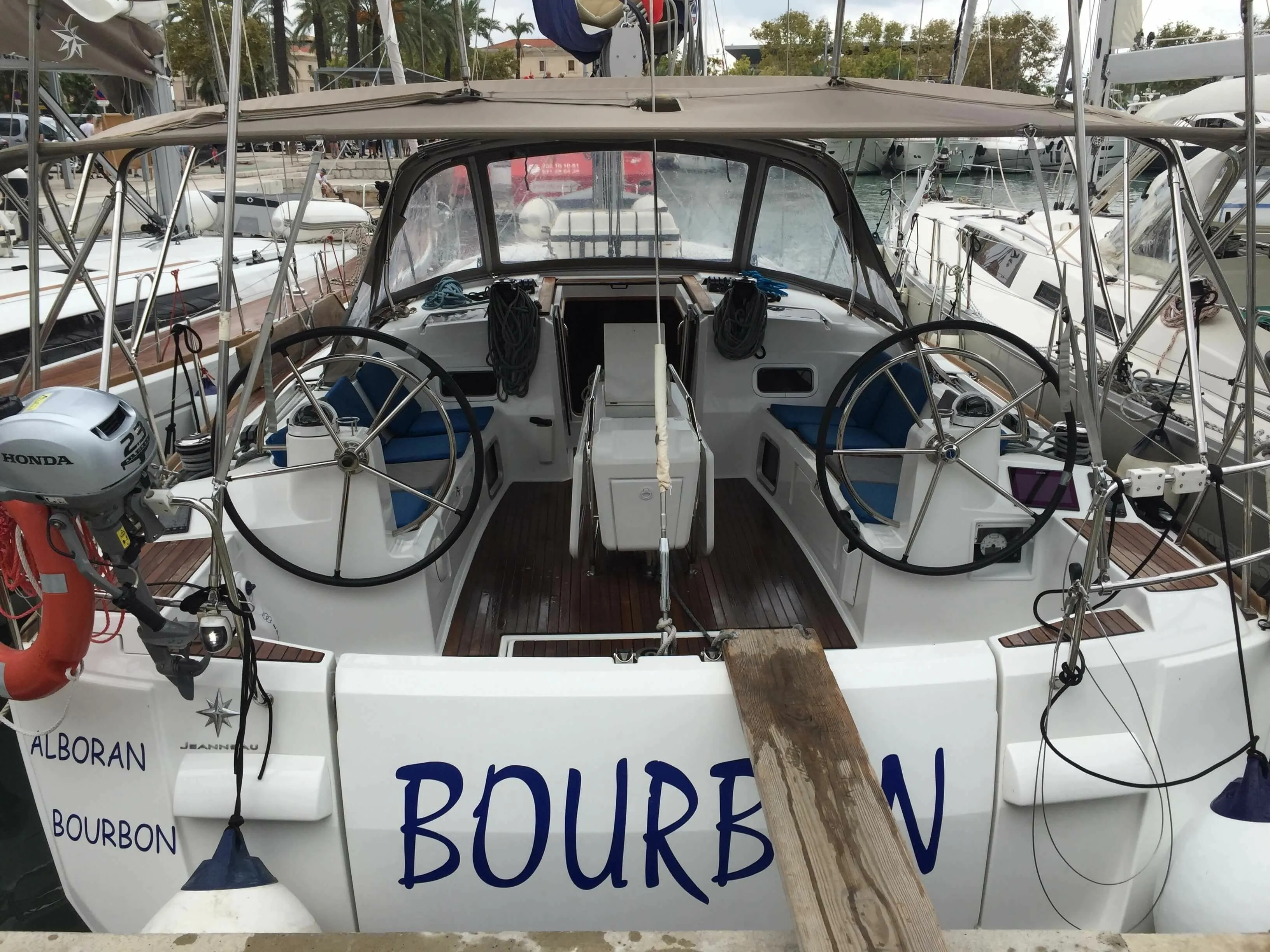 Charter a 15.75m Jeanneau Sun Odyssey 519 in Las Galletas