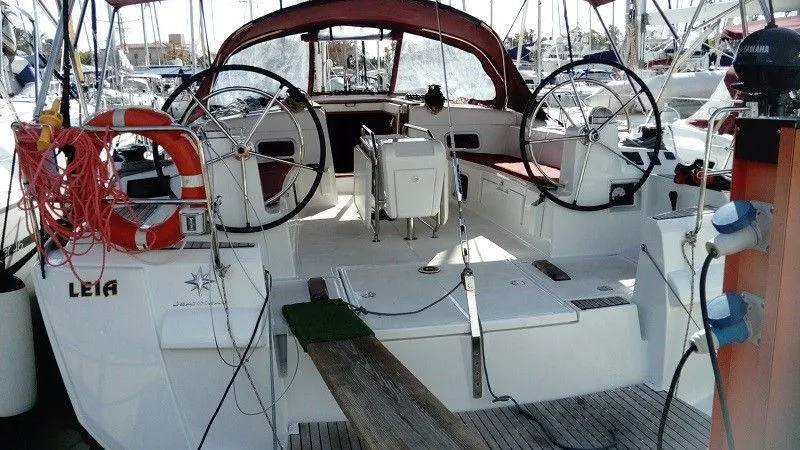 Leia Charter Boat