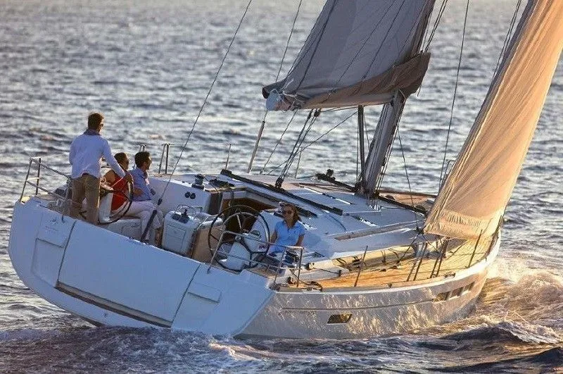 Charter a 15.75m Sailing Yacht in La Paz