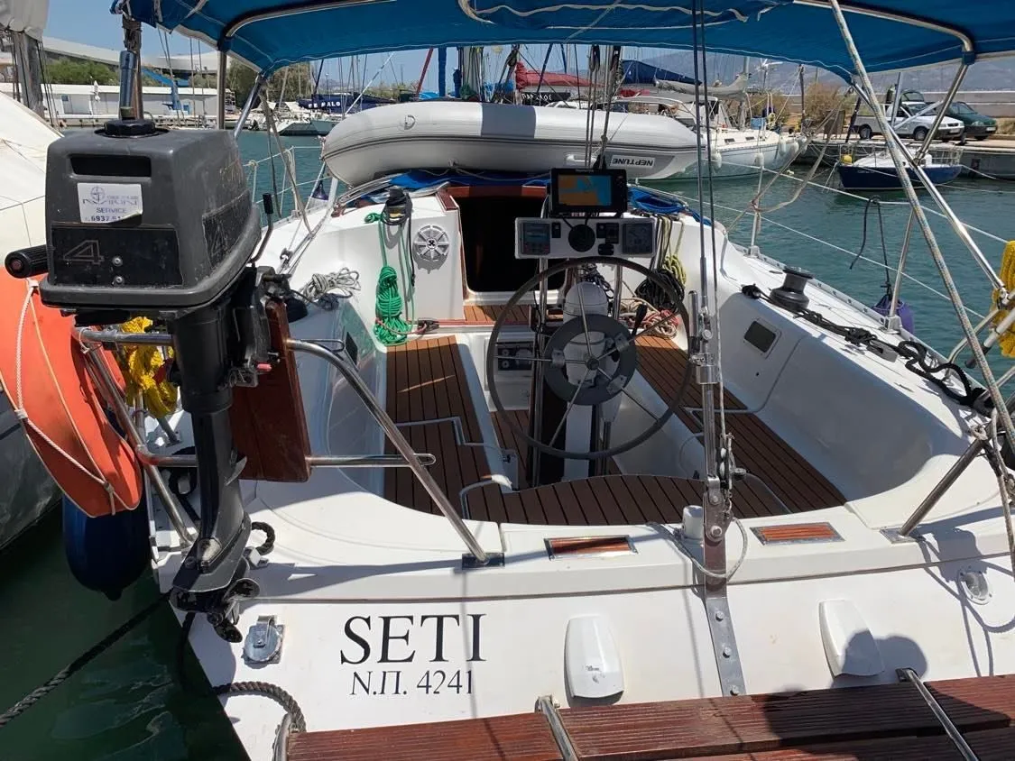 11.2m Piraeus 3 Cabin Sailing Yacht Hire