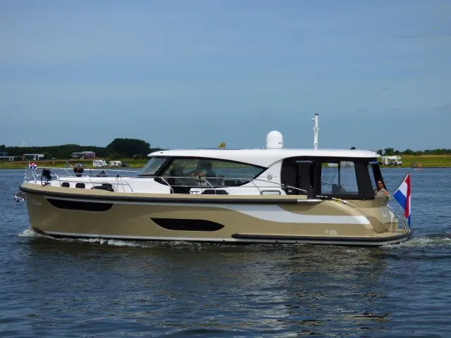 Explore Kortgene on a 12.8m Jetten 42 Motor Yacht Rental