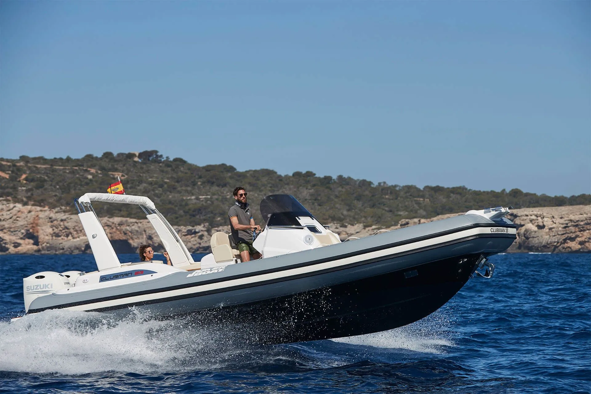 Rent a 8.5m Boat in Golfe-Juan